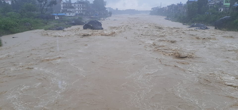 कोशी र तिनाउ नदीमा पानीको बहाव खतरा तहमा